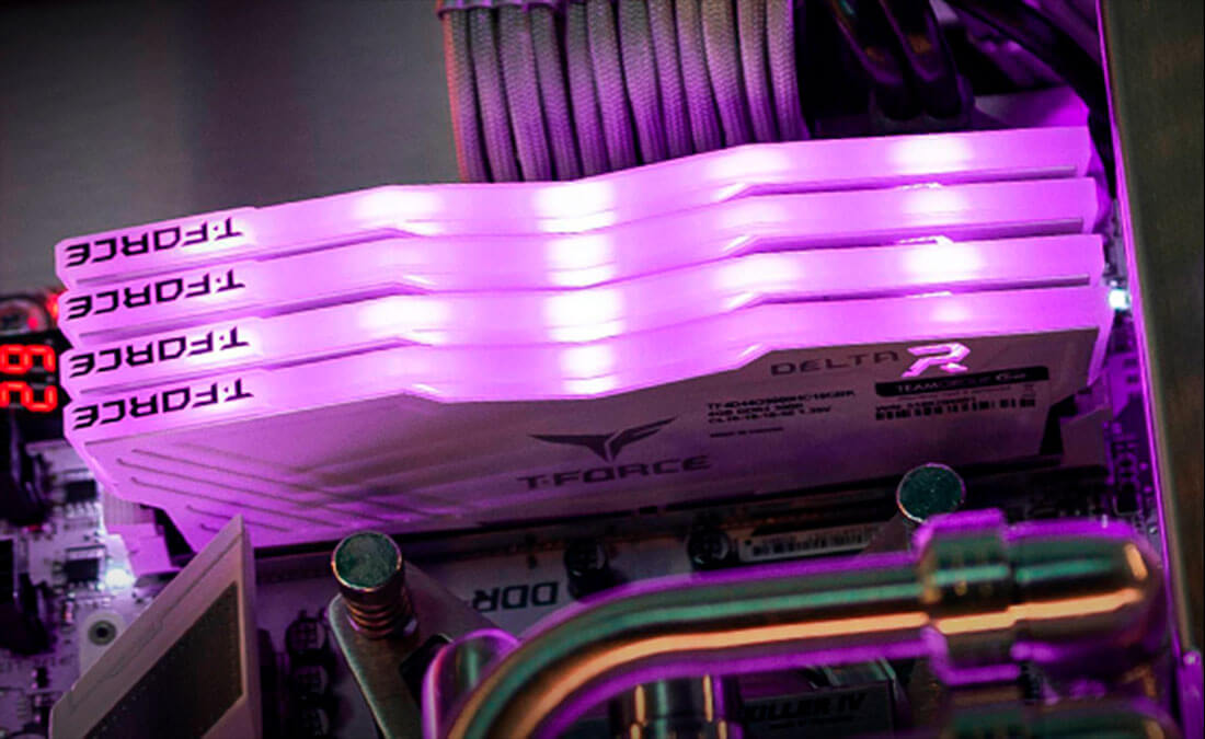 Memoria Team Group T-Force Delta 8GB (1x8) 2400MHz DDR4 Preta RGB